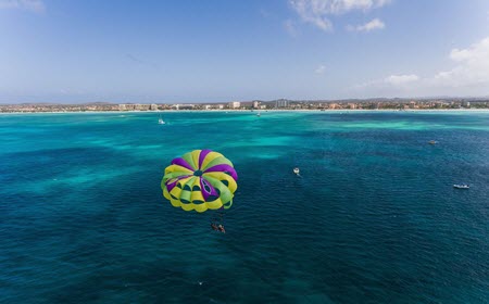 Parasailing in Aruba